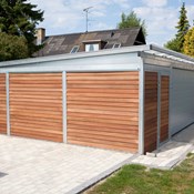 Plan Carport-Garage feuerverzinkt mit integriertem Geräteraum und Seitenwänden aus Holz