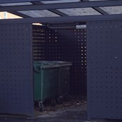 PLAN Müllcontainerbehausung pulverbeschichtet in anthrazit mit Seitenwänden aus  Lochblechplatten