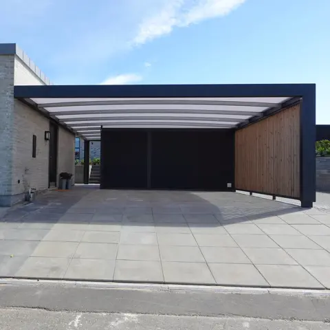 KUBIC Carport am Wand montiert
